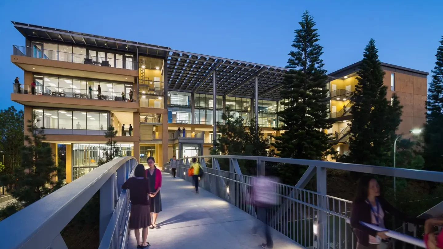 University of California Irvine, cursos de postgrado