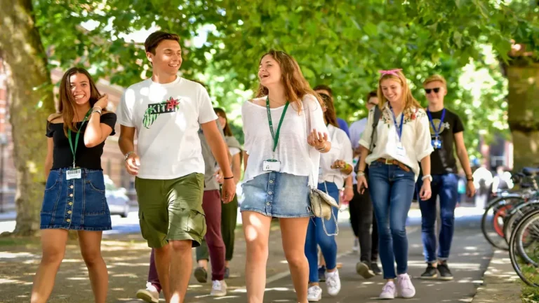 Inglés y asignaturas en un campus de Oxford