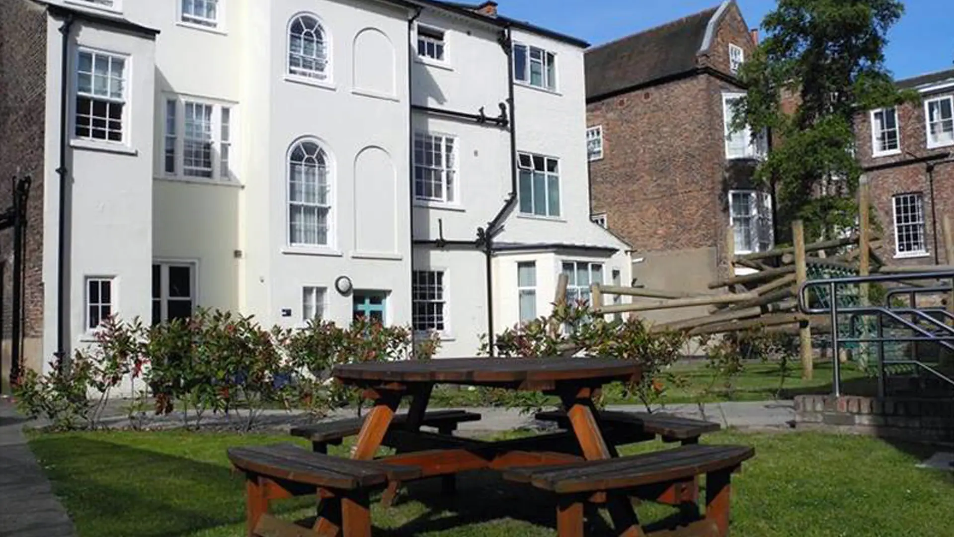 campus y cesped en el curso escolar en Inglaterra de Bootham School