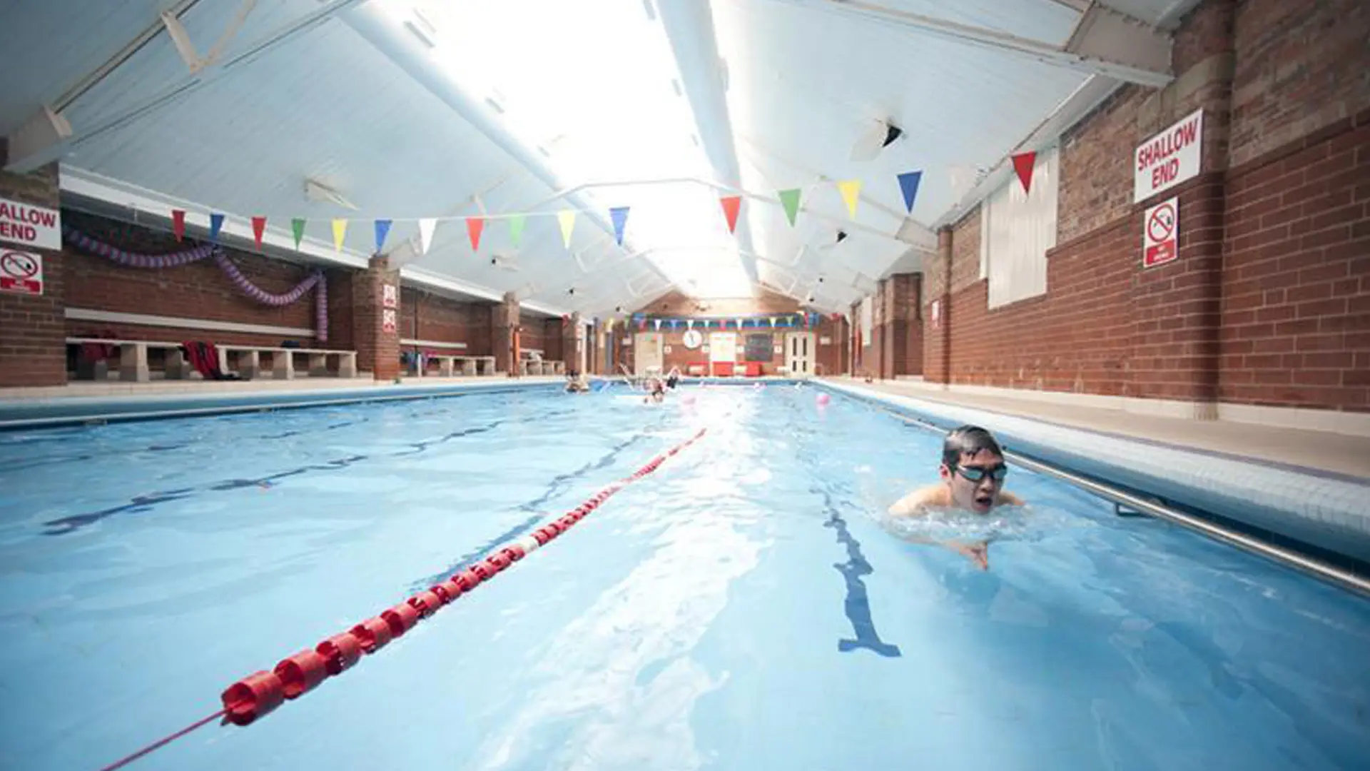 piscina cubierta en el curso escolar en Inglaterra de Bootham School