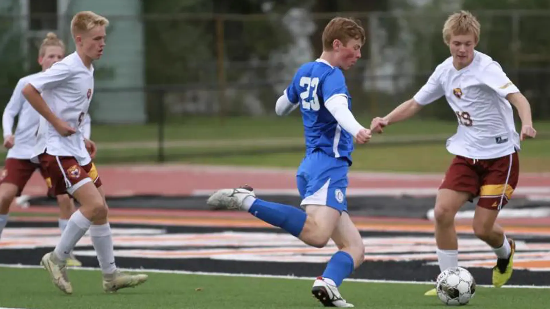 partido de soccer masculino en el curso escolar en estados unidos en Cotter Schools