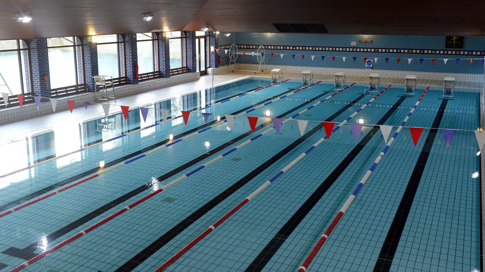 piscina cubierta en el curso escolar en inglaterra en Culford School