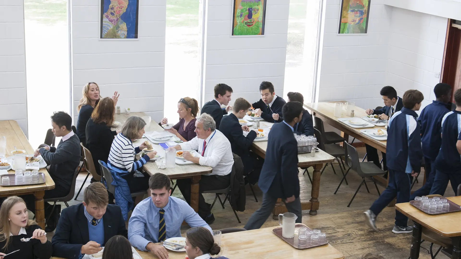 comedor de la escuela en el curso escolar en inglaterra en Culford School