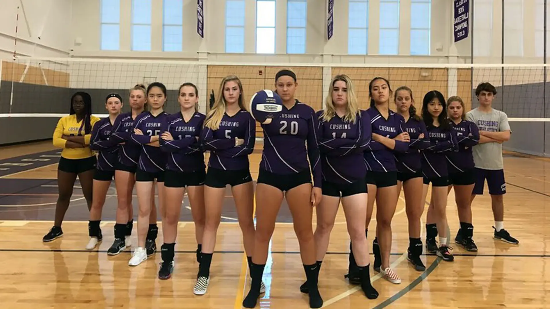 equipo de voley femenino en el curso escolar en estados unidos en Cushing Academy