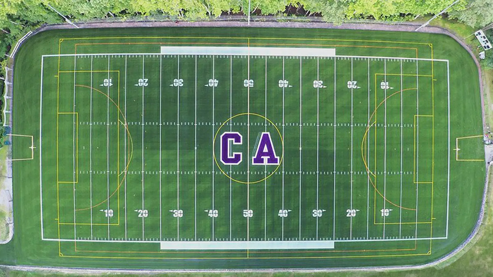pista deportiva al aire libre en el curso escolar en estados unidos en Cushing Academy
