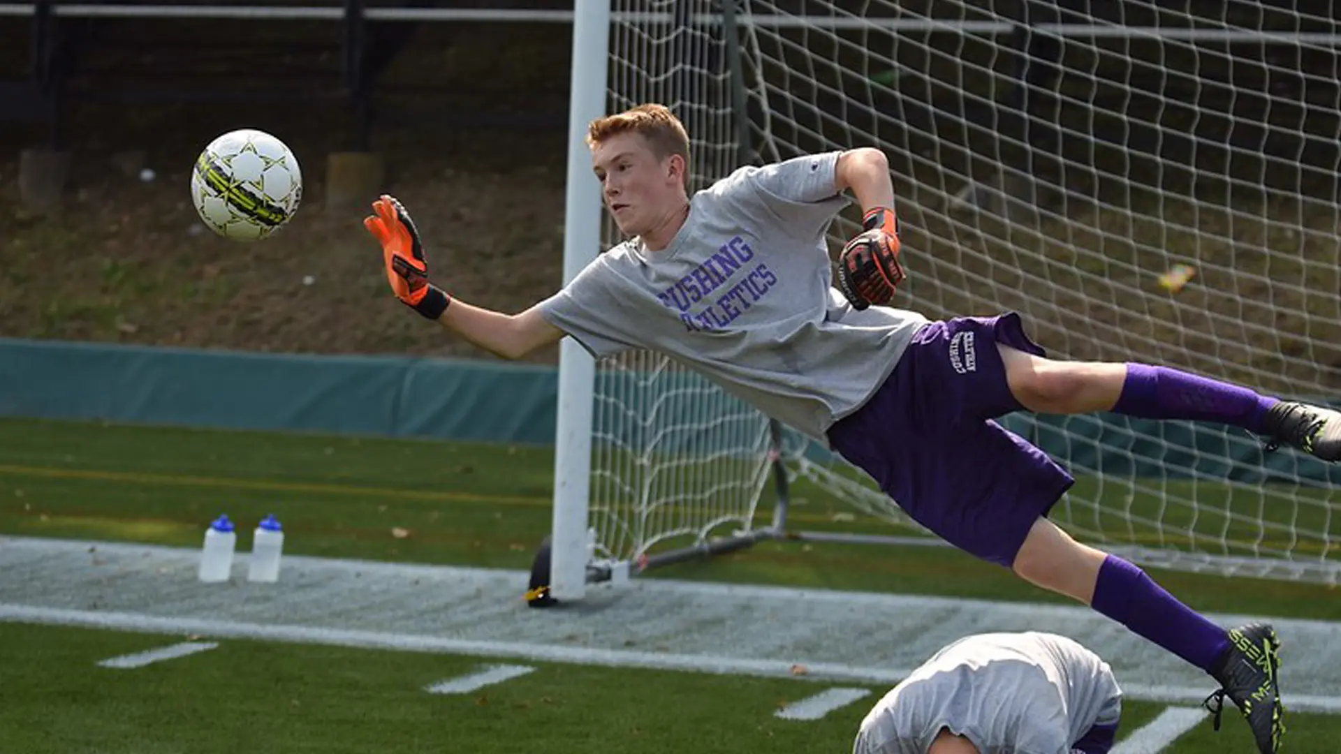 entreno de futbol-soccer en el curso escolar en estados unidos en Cushing Academy