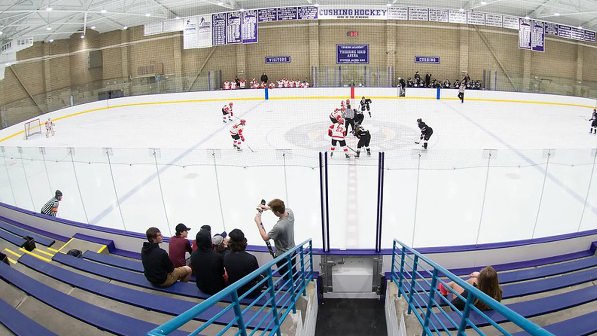 pista de hielo en el curso escolar en estados unidos en Cushing Academy
