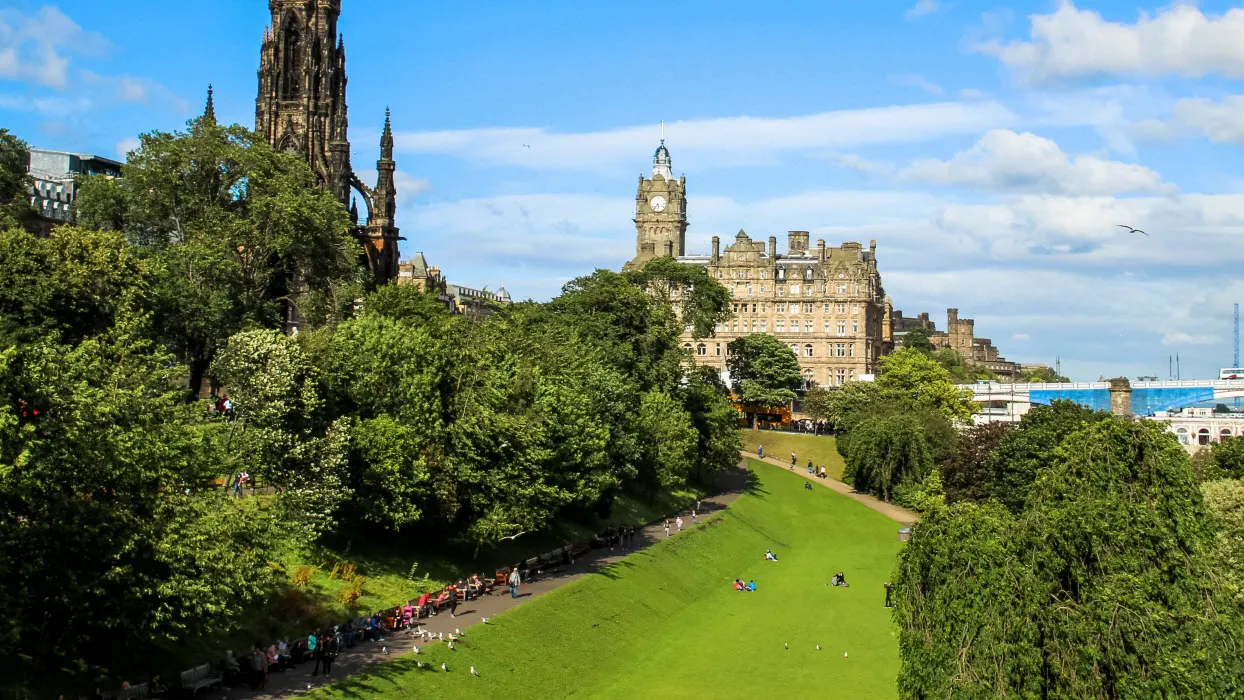 Curso de preparación de examen oficial de Cambridge en Edimburgo de Where&What