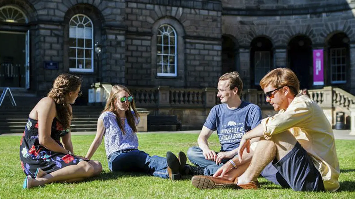 Cursos de Summer Sessions en University of Edinburgh en Escocia de Where&What