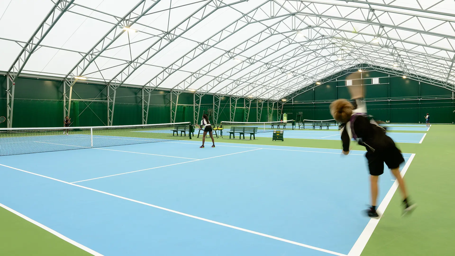 pistas de tenis indoor en el curso escolar en inglaterra en Ellesmere College