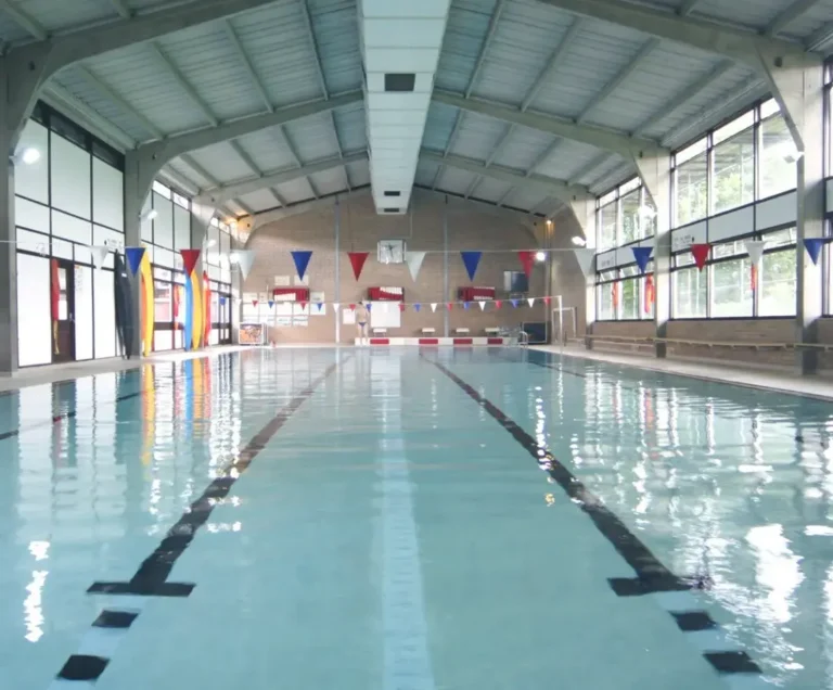 Curso escolar en Inglaterra con natación