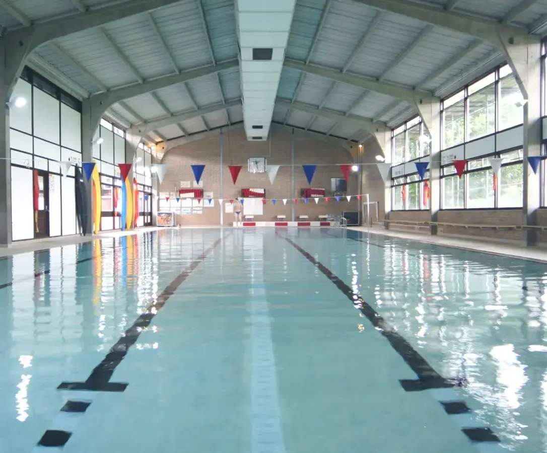 Curso escolar en Inglaterra con natación
