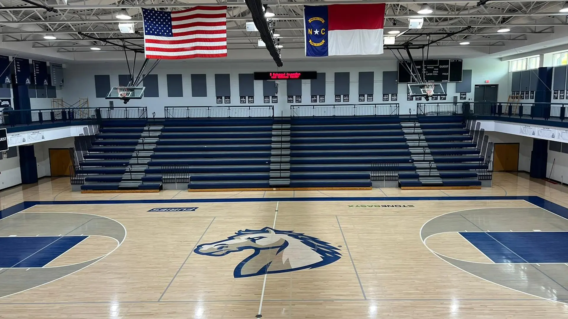 pavellon deportivo polivalente en el curso escolar en estados unidos en Forsyth Country Day School