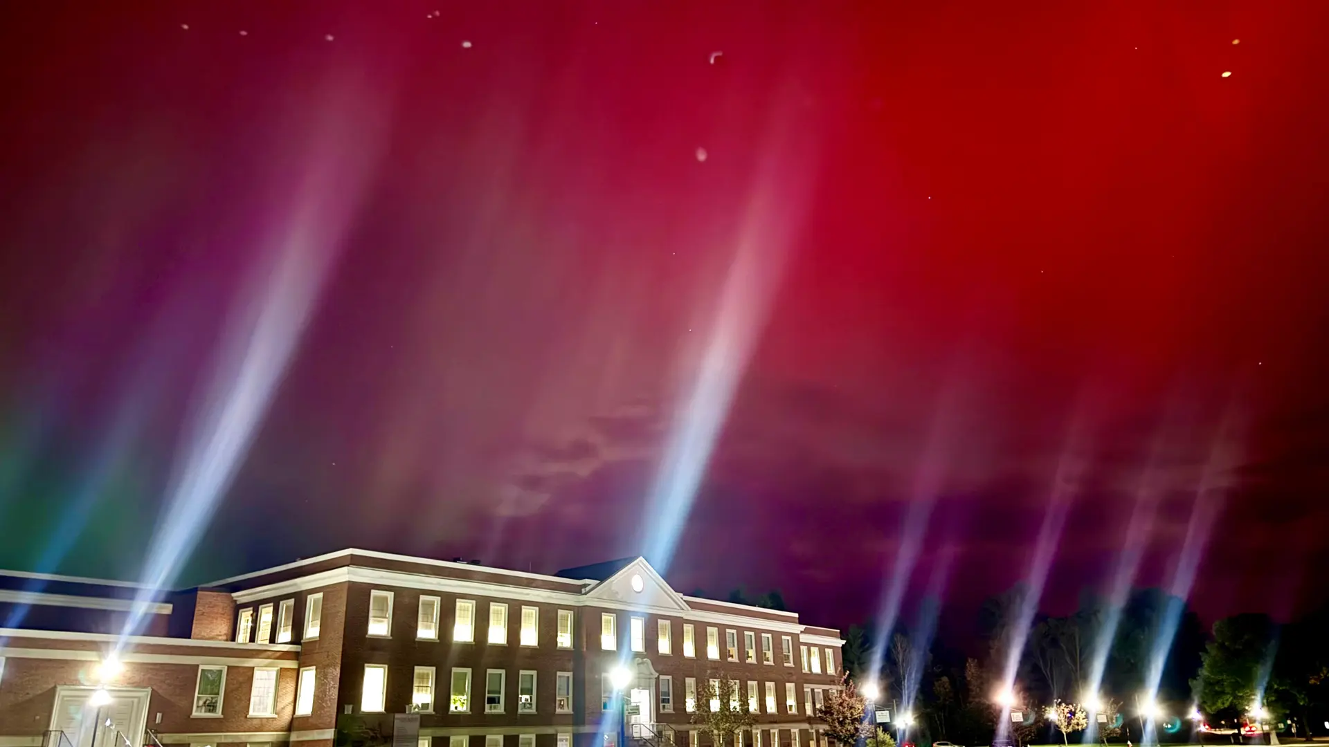 aurora boreal vista desde el campus en en el curso escolar en estados unidos en Foxcroft Academy