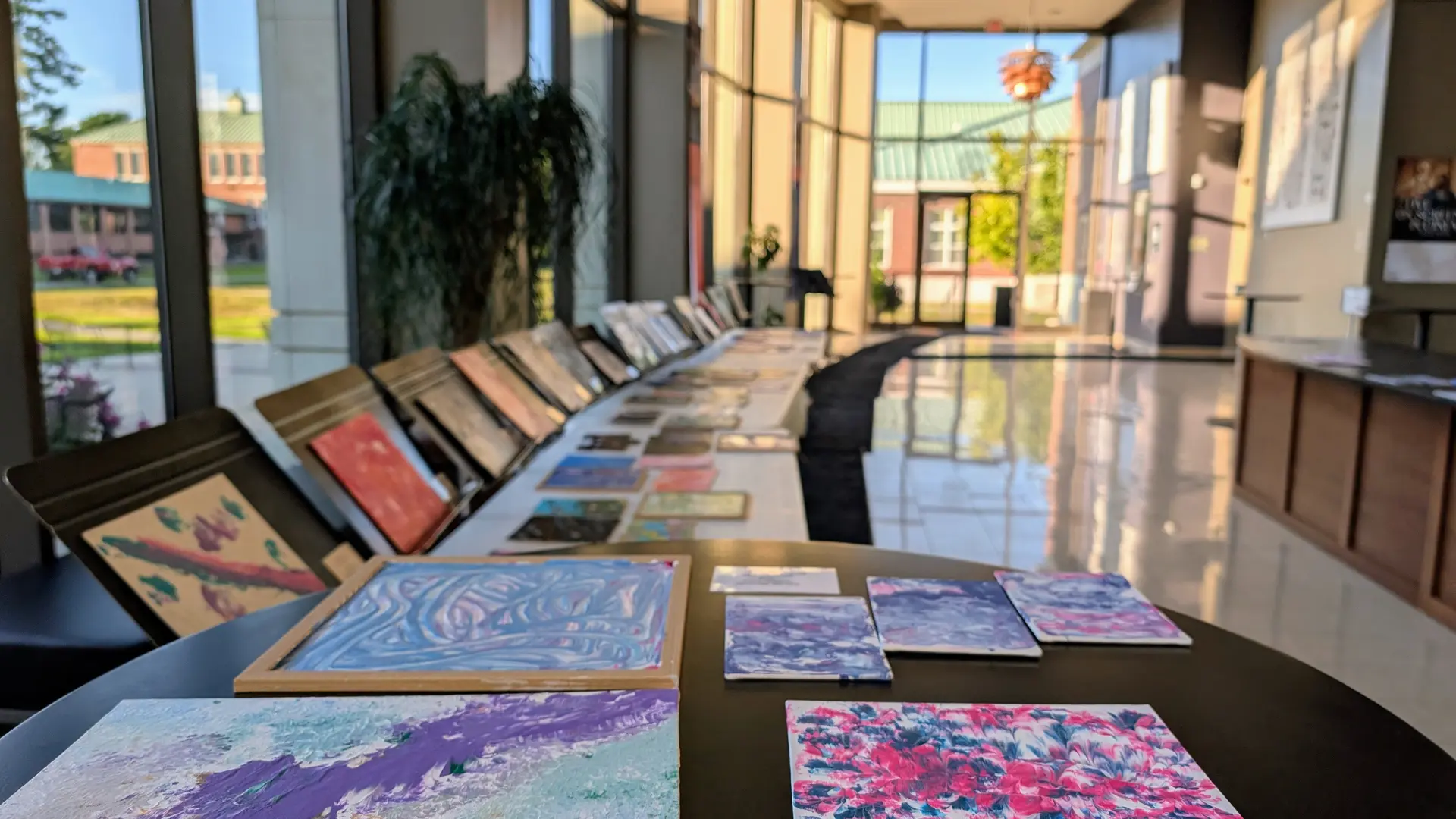 exposicion de pinturas de las clases de arte en el curso escolar en estados unidos en Fryeburg Academy