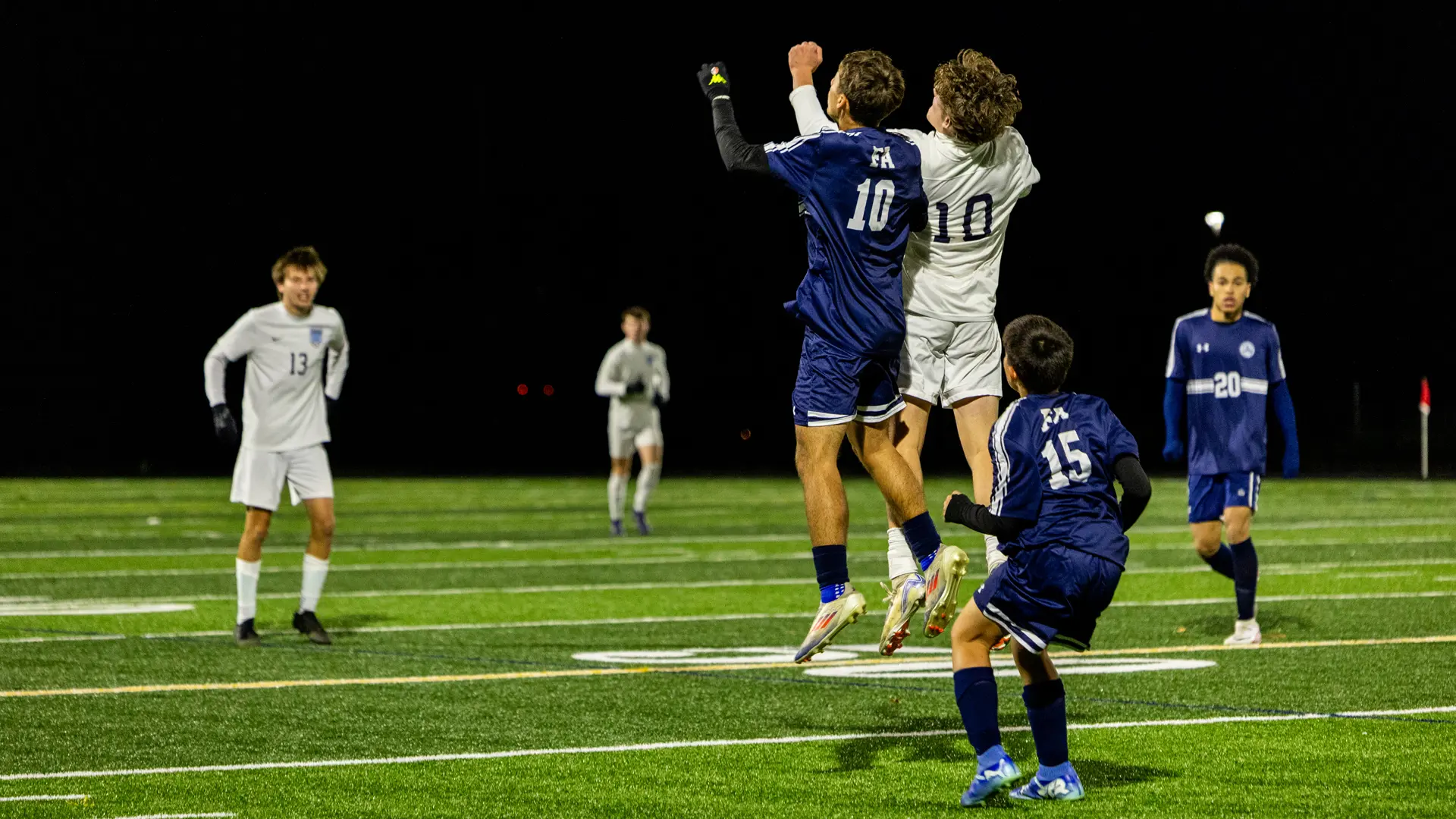 partido de futbol soccer en cesped en el curso escolar en estados unidos en Fryeburg Academy