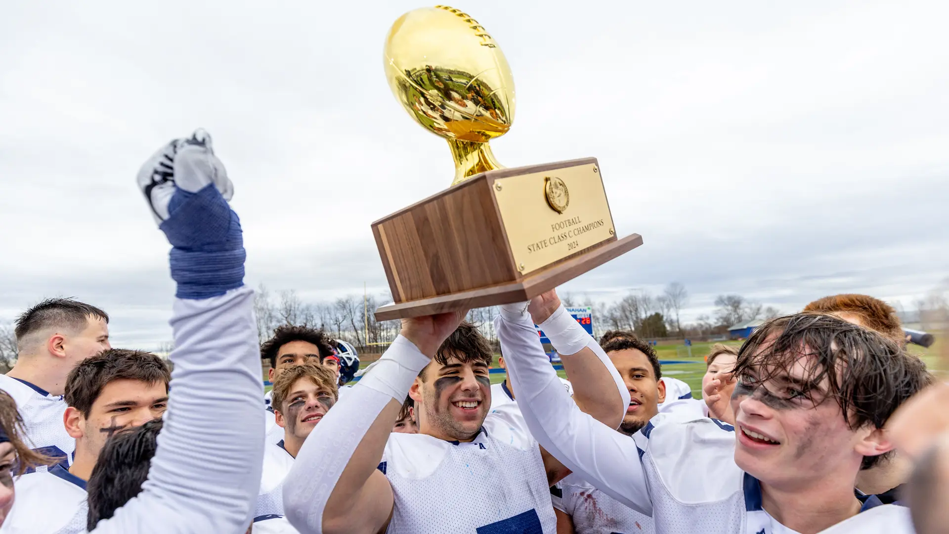 ganadores de un trofeo de futbol americano en el curso escolar en estados unidos en Fryeburg Academy