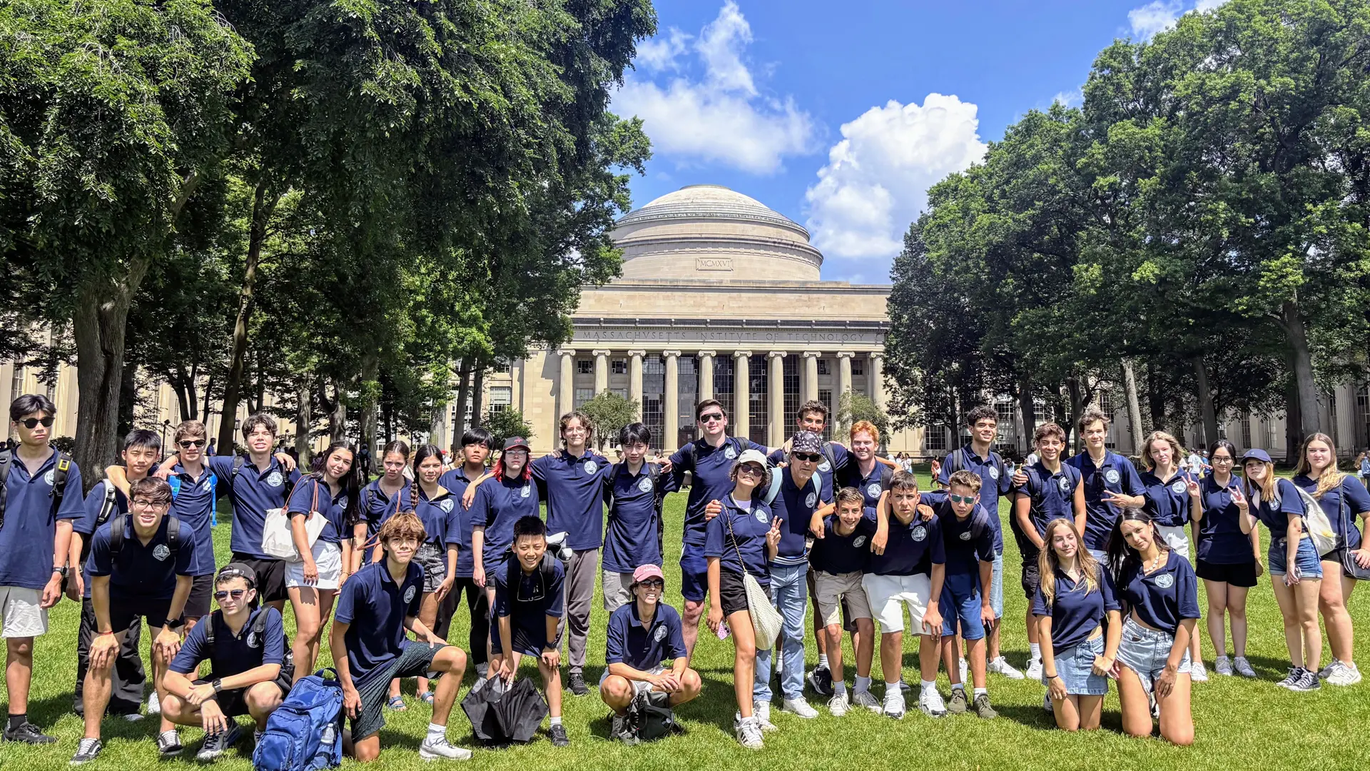 alumnos de excursion al Massachusetts Institute of Technology en el curso escolar en estados unidos en Fryeburg Academy