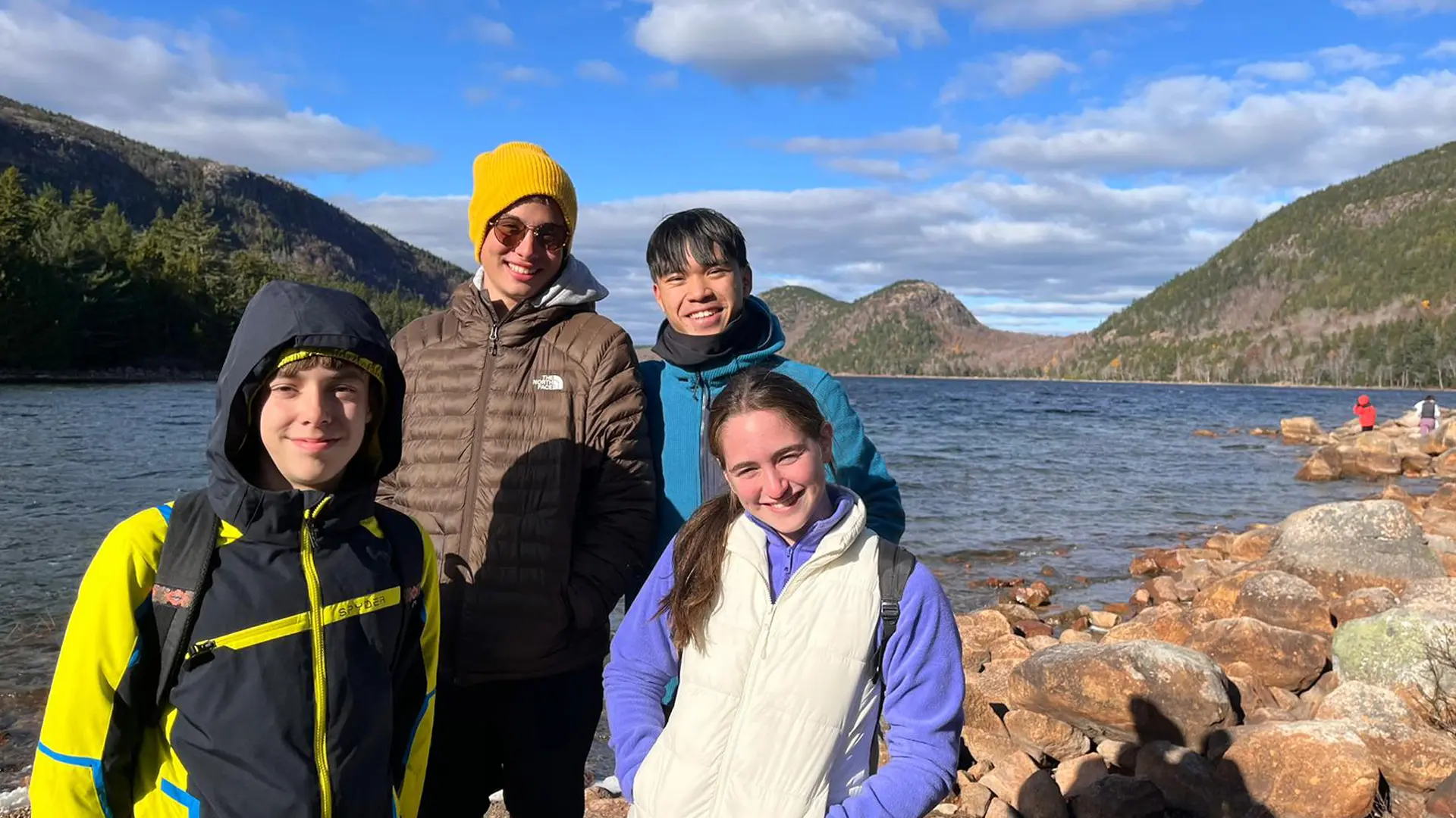 excursión en la montaña de la zona en el curso escolar en estados unidos de Lincoln Academy