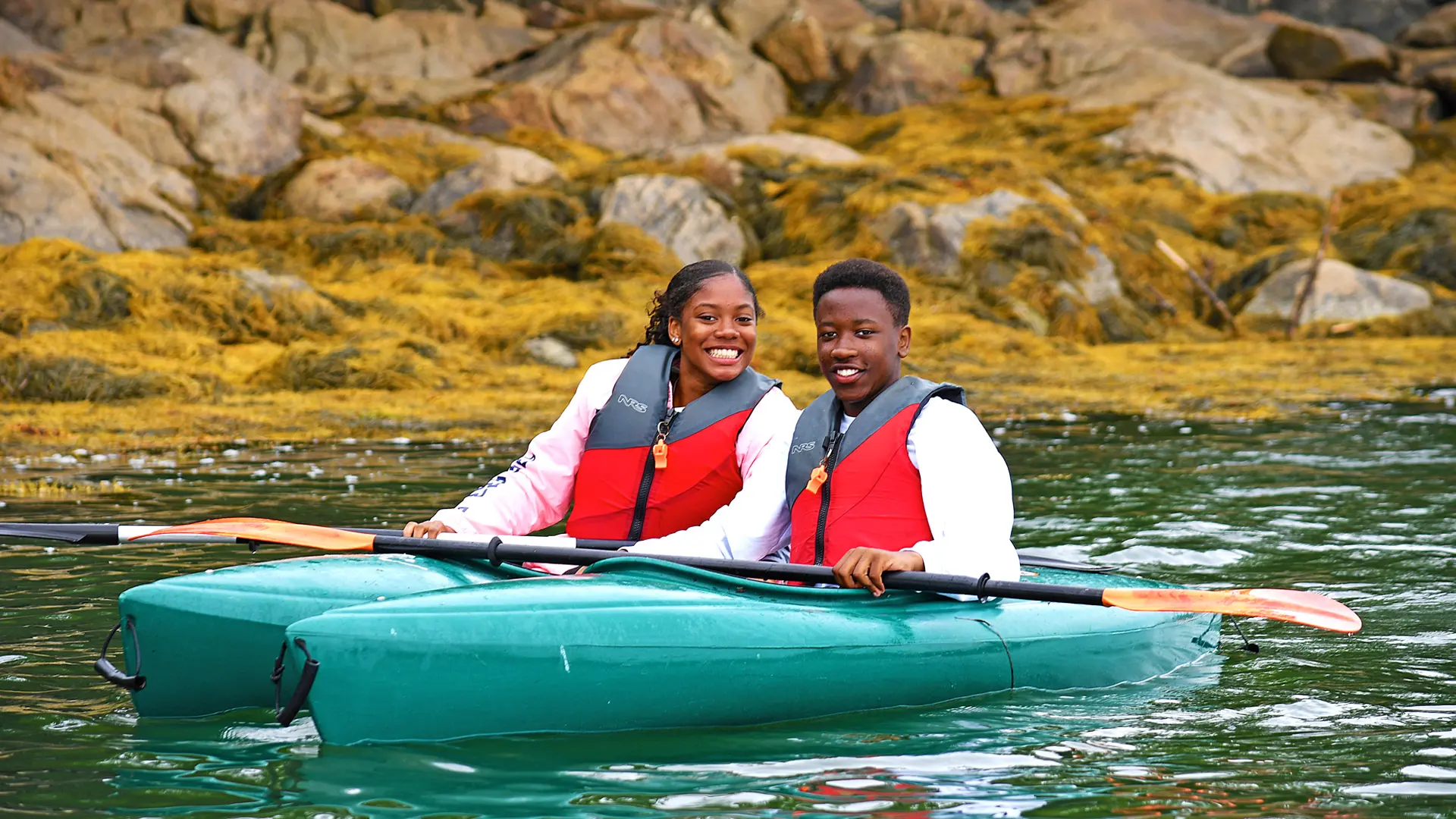 excursion en canoa o en kayak en el curso escolar en estados unidos de Lincoln Academy