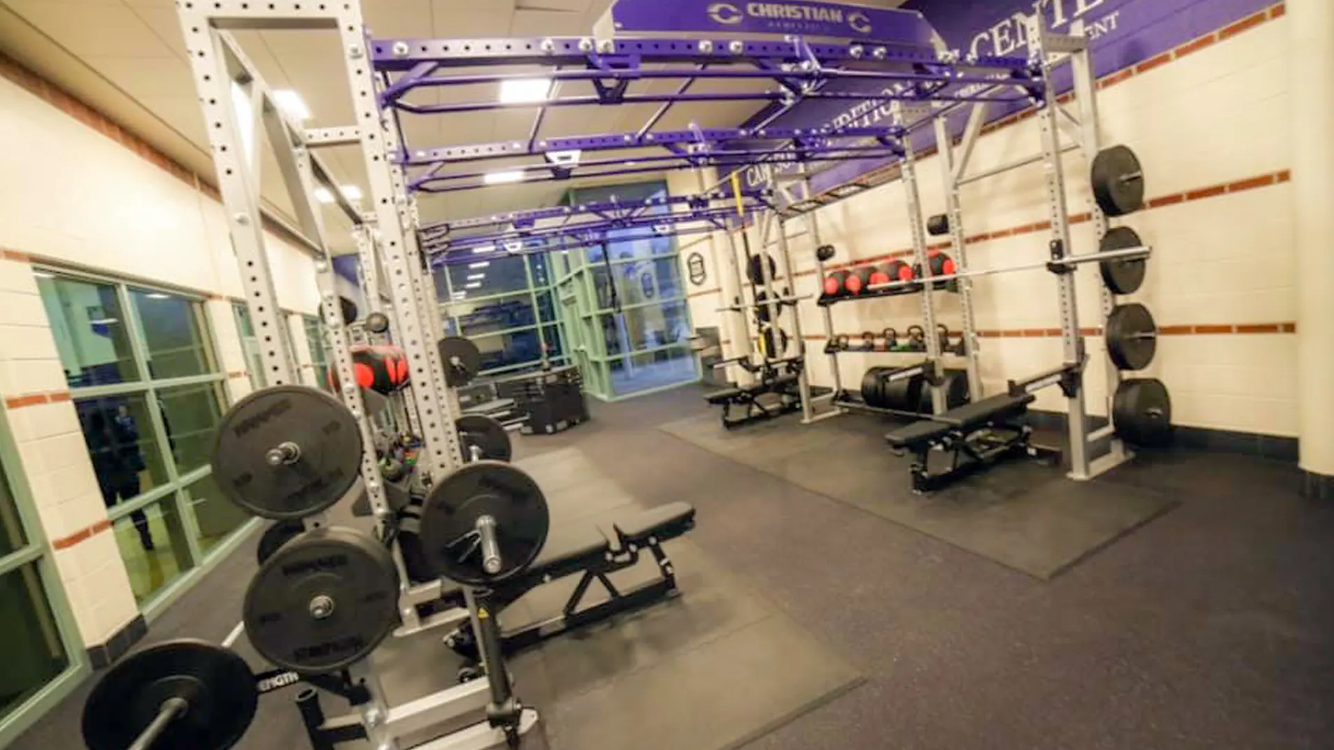 instalaciones del gimnasio y sala fitness en el curso escolar en estados unidos de Norfolk Christian Schools