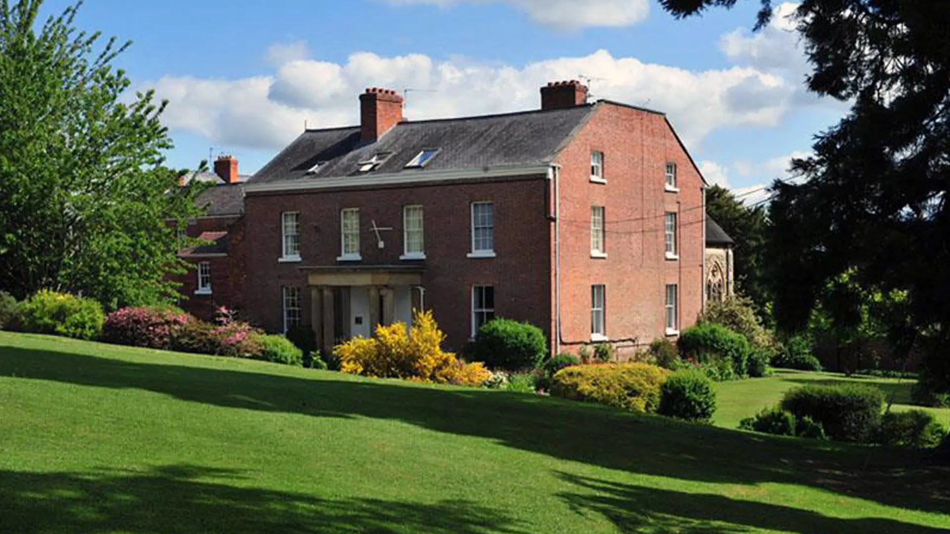 edificio donde estudian en el curso escolar en inglaterra en Oswestry School