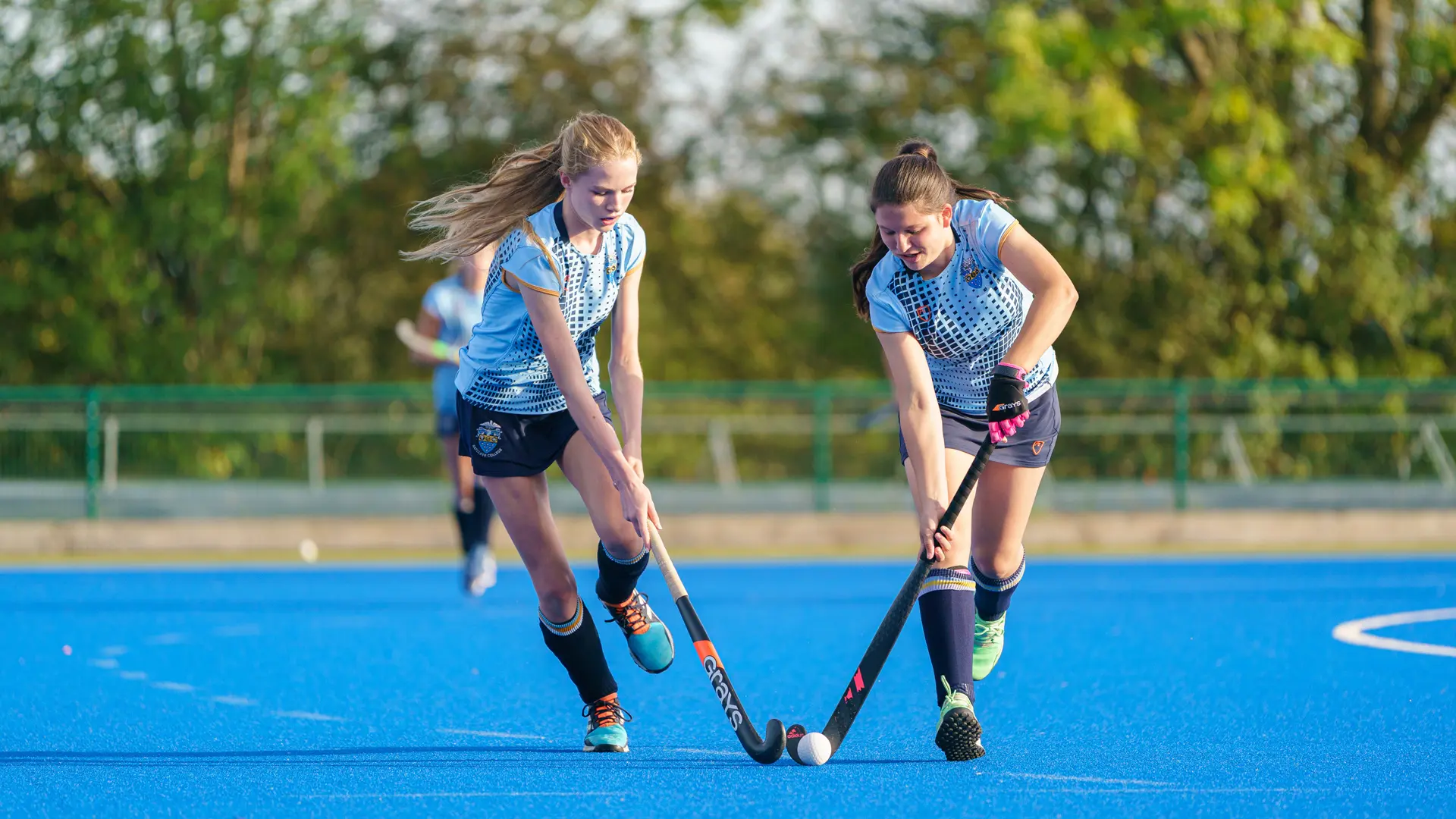 partido de hockey hierba femenino en el curso escolar en inglaterra en Ratcliffe College