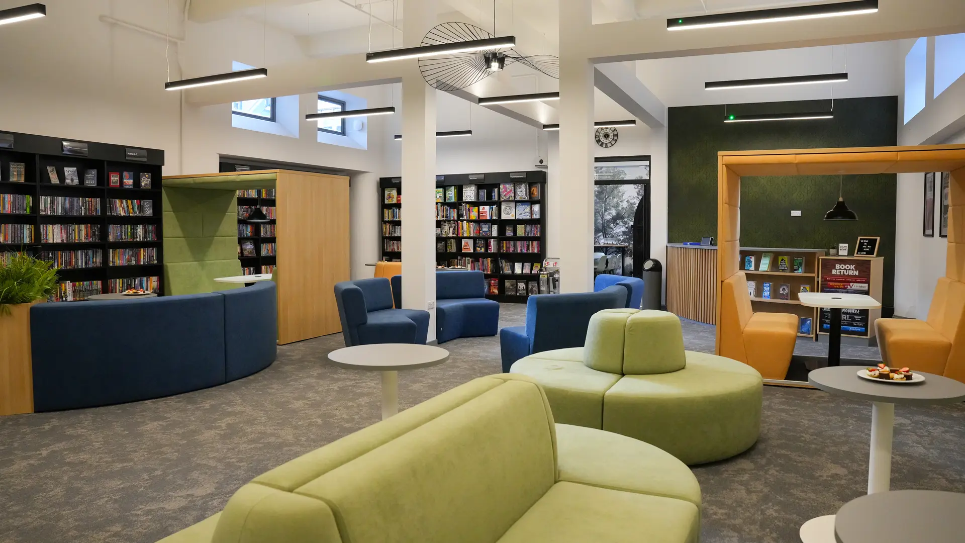 zonas comunes y biblioteca de la escuela en el curso escolar en inglaterra en Ratcliffe College