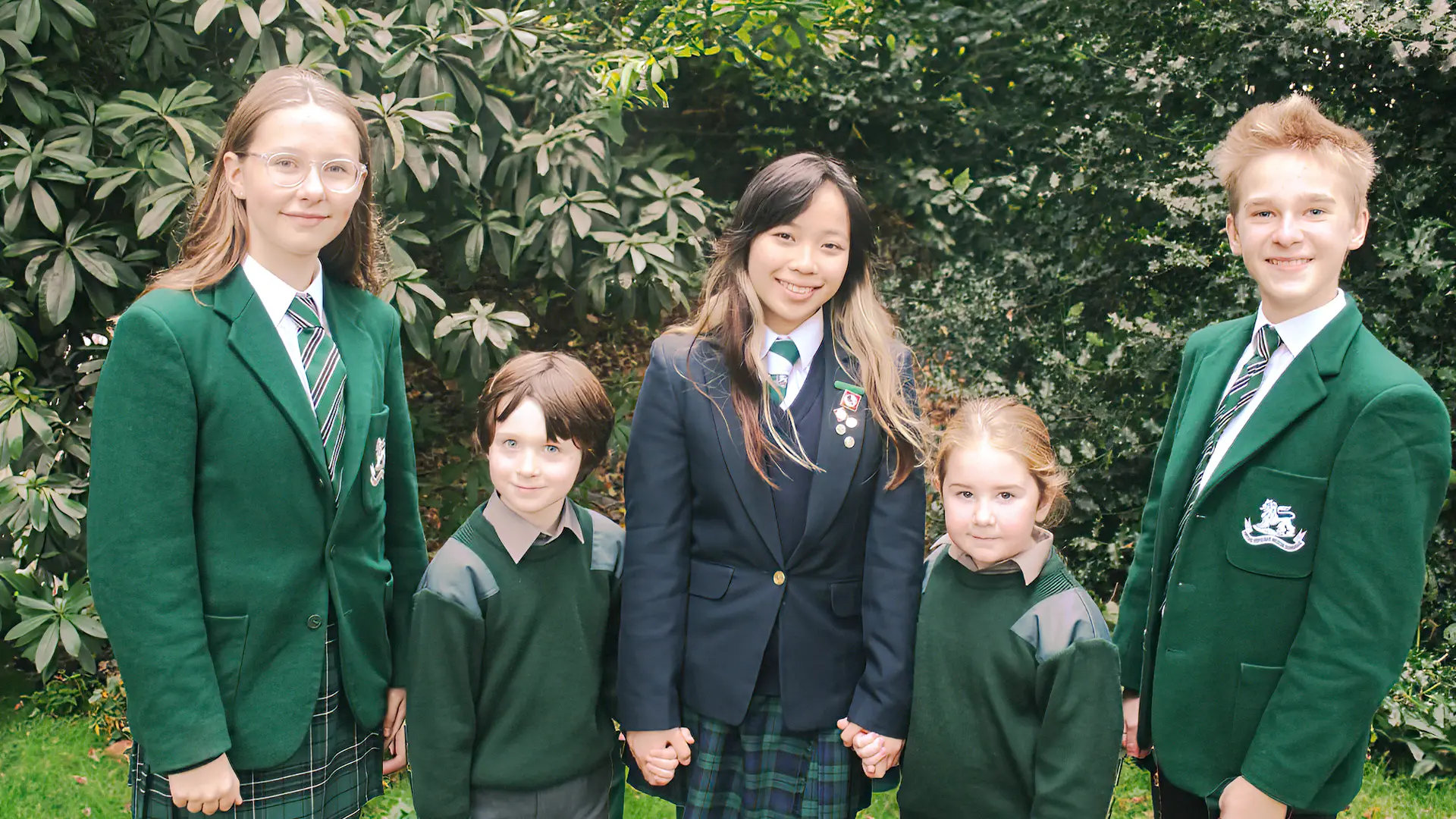 estudiantes de distintos cursos en las instalaciones de la escuela en el curso escolar en inglaterra en Rockport School
