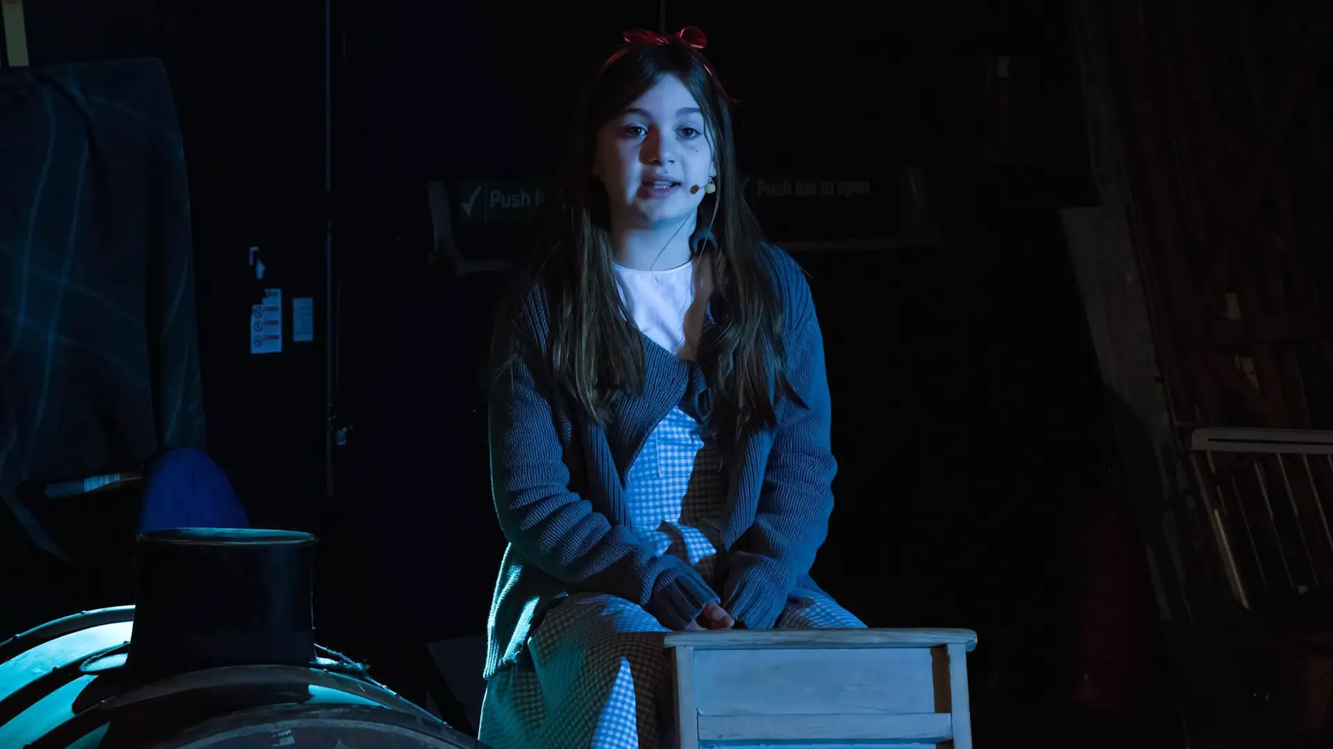 alumna representando una obra teatral en el curso escolar en inglaterra en Scarborough College