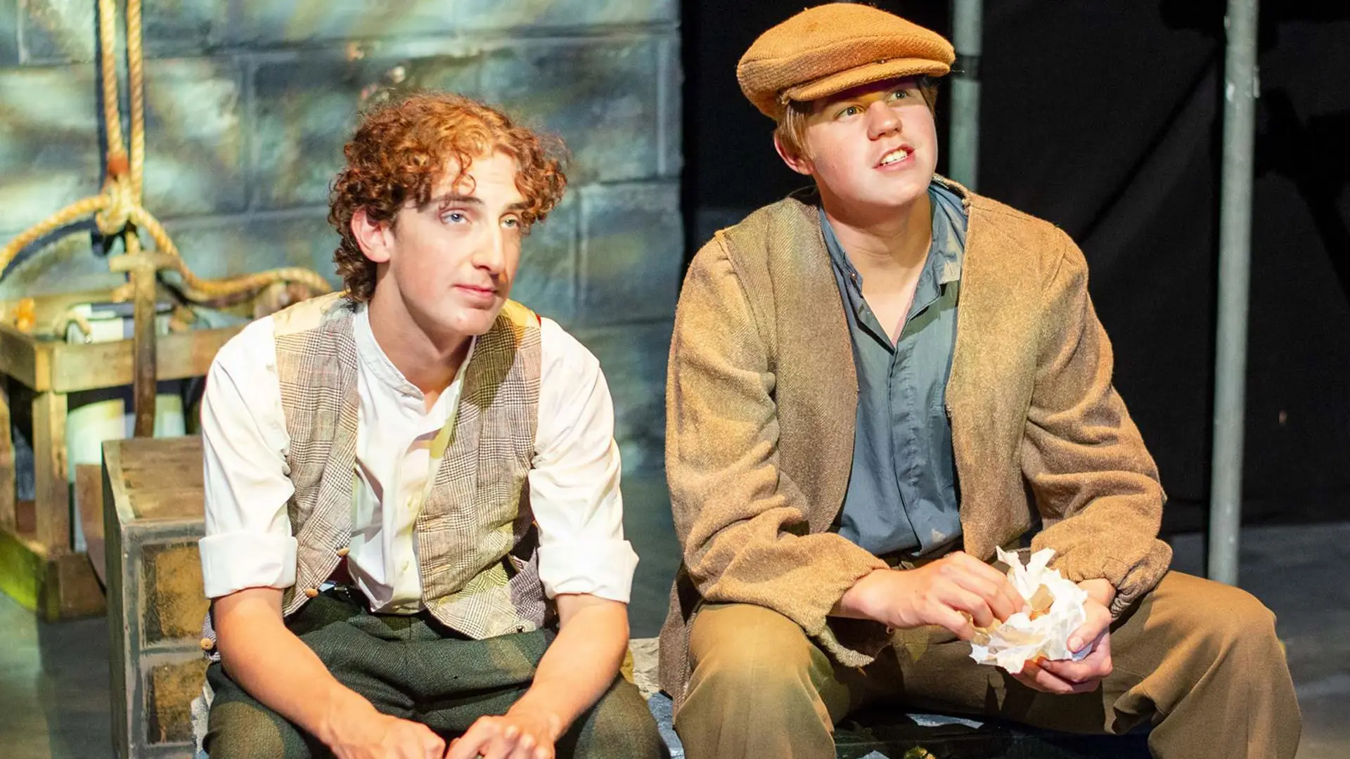 alumnos representando una obra de teatro en el colegio en el curso escolar en inglaterra en Sedbergh School