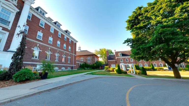 vista de la entrada del colegio pickering college cerca de Toronto, Canada