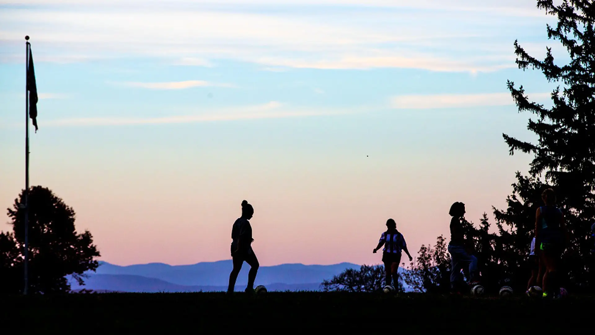 estudiantes en el campus del curso escolar en estados unidos de The Storm King School